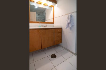Apartamento à venda com 120m², 2 quartos e 1 vaga Apartamento à venda com 120m², 2 quartos e 1 vagaBanheiro