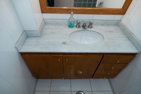 Apartamento à venda com 120m², 2 quartos e 1 vaga Apartamento à venda com 120m², 2 quartos e 1 vagaBanheiro