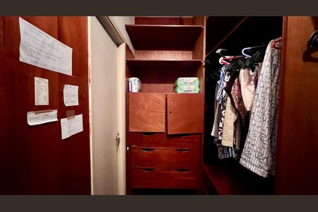 Apartamento para alugar com 163m², 3 quartos e 1 vaga Apartamento para alugar com 163m², 3 quartos e 1 vagaCloset da suíte