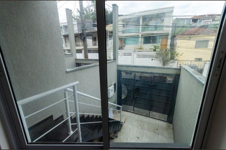 Casa à venda com 146m², 2 quartos e 2 vagas Casa à venda com 146m², 2 quartos e 2 vagasEscada