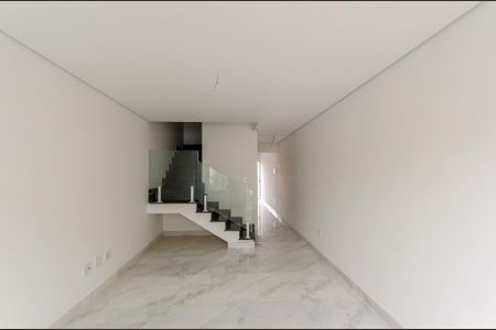 Casa à venda com 146m², 2 quartos e 2 vagas Casa à venda com 146m², 2 quartos e 2 vagasSala