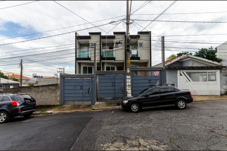 Casa à venda com 146m², 2 quartos e 2 vagas Casa à venda com 146m², 2 quartos e 2 vagasFachada
