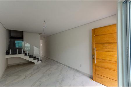 Casa à venda com 146m², 2 quartos e 2 vagasSala