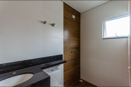 Casa à venda com 146m², 2 quartos e 2 vagasSuíte 1 - Banheiro