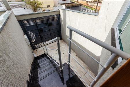 Casa à venda com 146m², 2 quartos e 2 vagasEscada