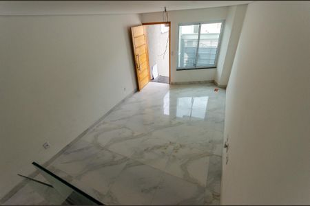 Casa à venda com 146m², 2 quartos e 2 vagasSala
