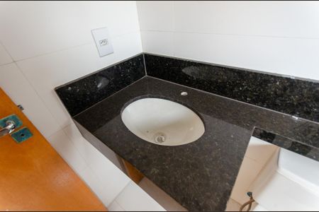 Casa à venda com 146m², 2 quartos e 2 vagasSuíte 1 - Banheiro