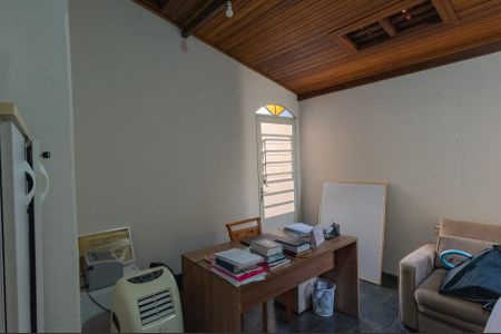 Casa à venda com 175m², 3 quartos e 4 vagasEscritório