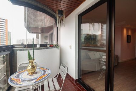 Apartamento à venda com 94m², 4 quartos e 2 vagasVaranda