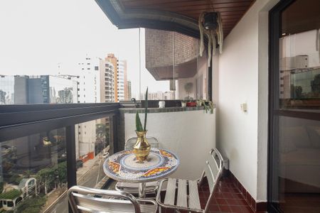 Apartamento à venda com 94m², 4 quartos e 2 vagasVaranda