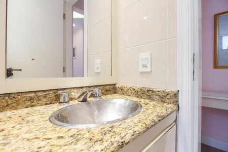 Apartamento à venda com 94m², 4 quartos e 2 vagasBanheiro Social