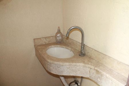 Casa à venda com 280m², 3 quartos e 5 vagasBanheiro 2