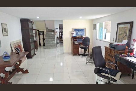 Casa à venda com 340m², 3 quartos e 1 vaga