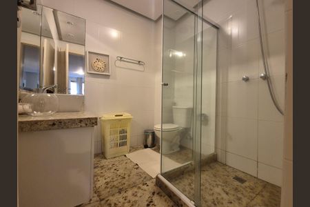 Apartamento à venda com 357m², 5 quartos e 3 vagas Apartamento à venda com 357m², 5 quartos e 3 vagasBanheiro da Suíte 1