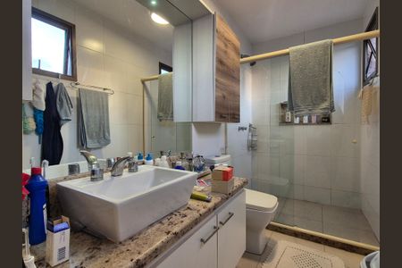 Apartamento à venda com 357m², 5 quartos e 3 vagas Apartamento à venda com 357m², 5 quartos e 3 vagasBanheiro da Suíte 3