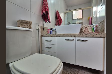 Apartamento à venda com 357m², 5 quartos e 3 vagas Apartamento à venda com 357m², 5 quartos e 3 vagasBanheiro da Suíte 2