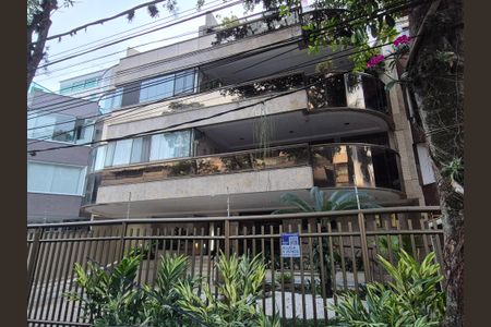 Apartamento à venda com 357m², 5 quartos e 3 vagas Apartamento à venda com 357m², 5 quartos e 3 vagasFachada