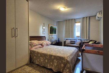 Apartamento à venda com 357m², 5 quartos e 3 vagas Apartamento à venda com 357m², 5 quartos e 3 vagasSuite 1