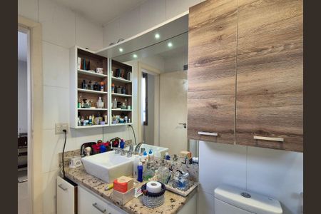 Apartamento à venda com 357m², 5 quartos e 3 vagas Apartamento à venda com 357m², 5 quartos e 3 vagasBanheiro da Suíte 3