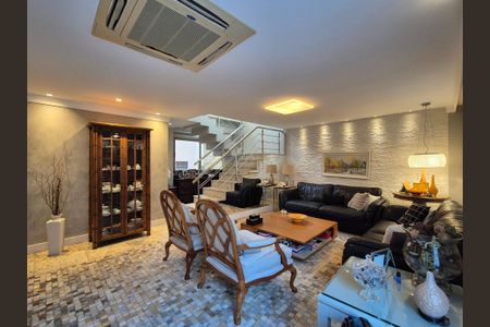 Apartamento à venda com 357m², 5 quartos e 3 vagas Apartamento à venda com 357m², 5 quartos e 3 vagasSala