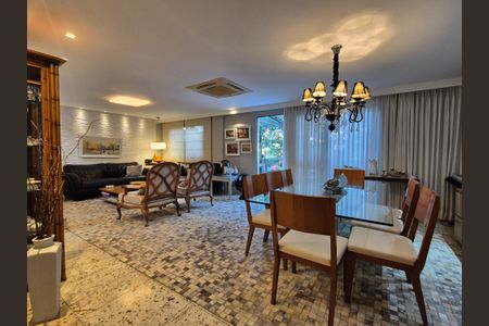 Apartamento à venda com 357m², 5 quartos e 3 vagas Apartamento à venda com 357m², 5 quartos e 3 vagasSala