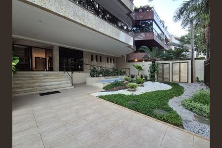 Apartamento à venda com 357m², 5 quartos e 3 vagas Apartamento à venda com 357m², 5 quartos e 3 vagasEntrada