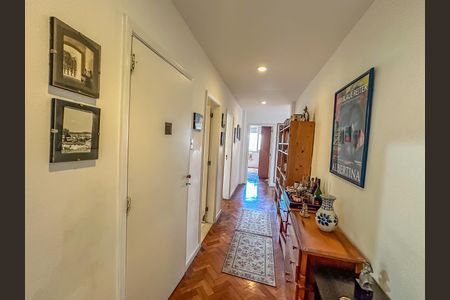 Apartamento à venda com 213m², 4 quartos e sem vagaCorredor