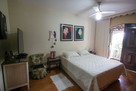 Casa à venda com 400m², 4 quartos e 3 vagasSuíte 1