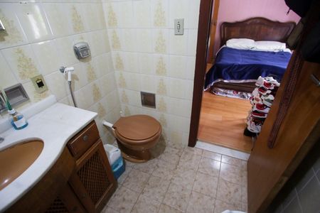 Casa à venda com 400m², 4 quartos e 3 vagasBanheiro da Suíte 2