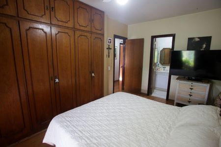 Casa à venda com 400m², 4 quartos e 3 vagasSuíte 1