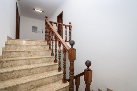 Casa para alugar com 524m², 6 quartos e 4 vagasEscada