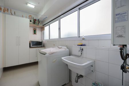 Apartamento à venda com 105m², 2 quartos e 2 vagasÁrea de serviço