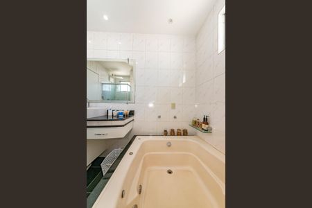 Apartamento à venda com 300m², 5 quartos e 3 vagasBanheiro da Suíte