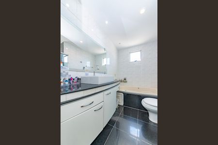 Apartamento à venda com 300m², 5 quartos e 3 vagasBanheiro da Suíte