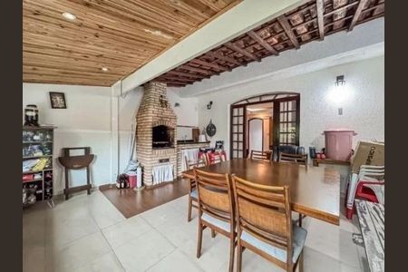 Casa à venda com 250m², 5 quartos e 2 vagas