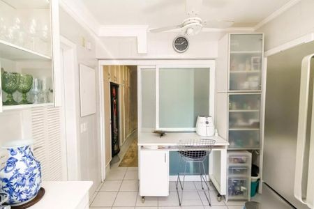 Apartamento à venda com 152m², 4 quartos e 3 vagasFoto 01
