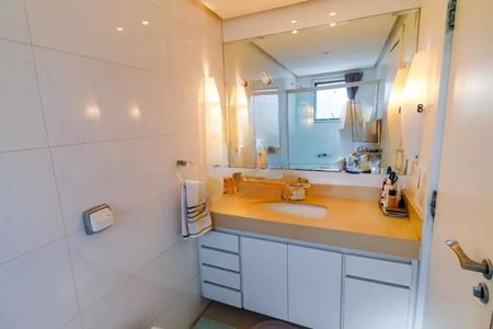 Apartamento à venda com 152m², 4 quartos e 3 vagasFoto 01