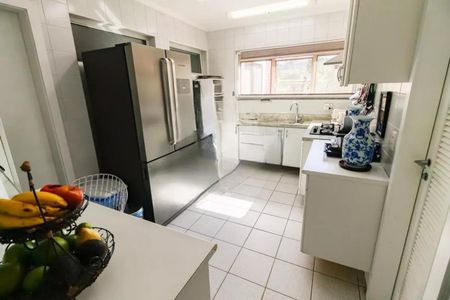 Apartamento à venda com 152m², 4 quartos e 3 vagasFoto 01