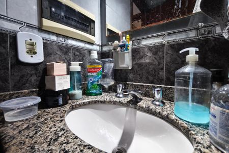 Apartamento à venda com 64m², 3 quartos e 1 vaga Apartamento à venda com 64m², 3 quartos e 1 vagaBanheiro