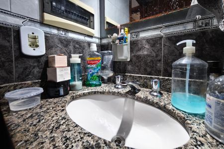 Apartamento à venda com 64m², 3 quartos e 1 vaga Apartamento à venda com 64m², 3 quartos e 1 vagaBanheiro