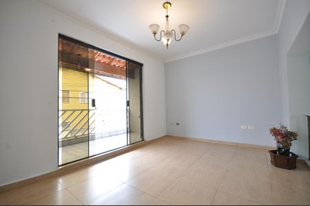 Casa à venda com 147m², 3 quartos e 2 vagasSala