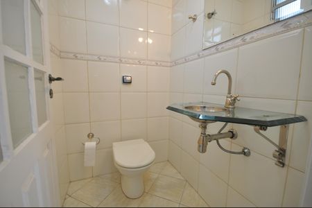 Casa à venda com 147m², 3 quartos e 2 vagasLavabo