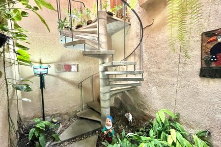 Casa à venda com 246m², 4 quartos e 4 vagas Casa à venda com 246m², 4 quartos e 4 vagasÁrea externa