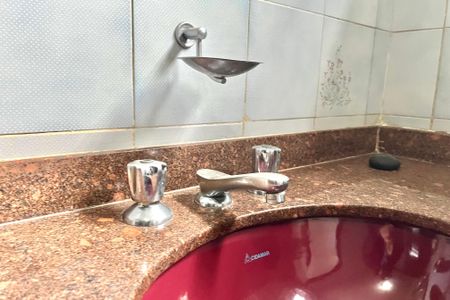 Casa à venda com 246m², 4 quartos e 4 vagas Casa à venda com 246m², 4 quartos e 4 vagasBanheiro da Suíte 2