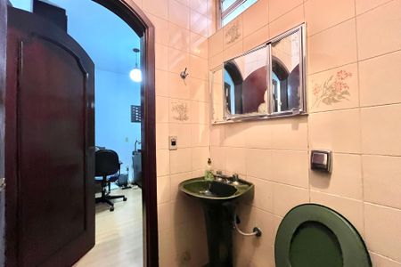 Casa à venda com 246m², 4 quartos e 4 vagas Casa à venda com 246m², 4 quartos e 4 vagasBanheiro da Suíte 1