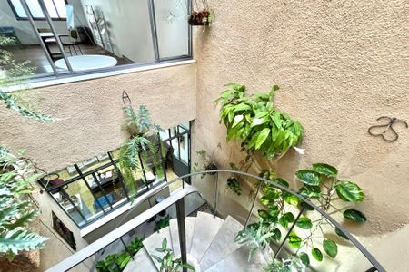 Casa à venda com 246m², 4 quartos e 4 vagas Casa à venda com 246m², 4 quartos e 4 vagasÁrea externa