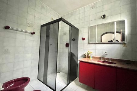 Casa à venda com 246m², 4 quartos e 4 vagas Casa à venda com 246m², 4 quartos e 4 vagasBanheiro da Suíte 2