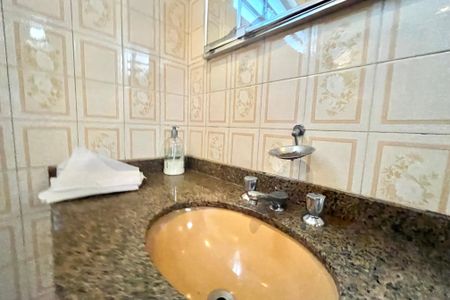 Casa à venda com 246m², 4 quartos e 4 vagas Casa à venda com 246m², 4 quartos e 4 vagasBanheiro da Suíte 3