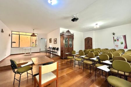 Casa à venda com 246m², 4 quartos e 4 vagas Casa à venda com 246m², 4 quartos e 4 vagasSala