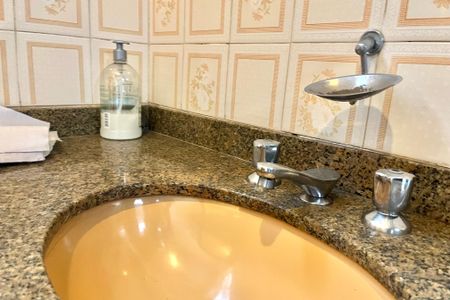 Casa à venda com 246m², 4 quartos e 4 vagas Casa à venda com 246m², 4 quartos e 4 vagasBanheiro da Suíte 3